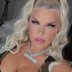 6ft Tall Thick Gorgeous Amazon Milf.. <> Mature Married Wife.. <> Loves taking young BBC..