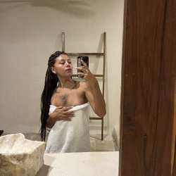 Aren't you curious to see under my towel?