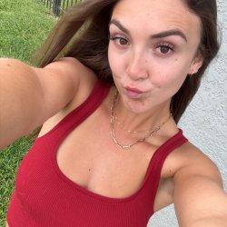 Wearing red makes me look sexier❤️