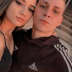 Casal caiu na net!! corno gravou a namorada novinha dando pra outro e a putinha foi vazada