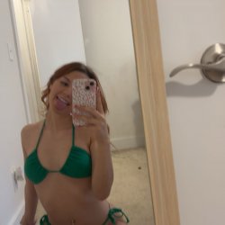 Who wants to fuck my college ass