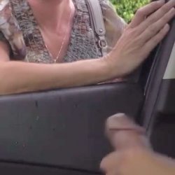 showed this white MILF mom her first bbc nut after asking her for her number (👀’s says it all)