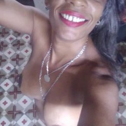 UN REGALO PARA QUE SE LES PONGA BIEN DURA LA PINGA Y ME LLENEN DE LECHITA MIS TETAS
