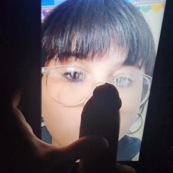 glasses girl loves when you jerk to her 😵‍💫
