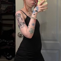 Horny albino girl that can twerk that ass would u fuck her