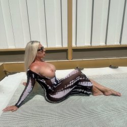 Muscle Mommy 103