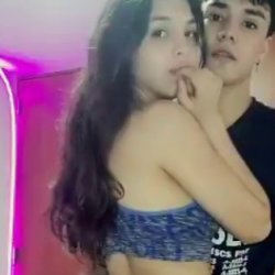 Novinha gostosa casada exibida pelo corno! Vazou putinha branquinha siririca amador, casal vazado