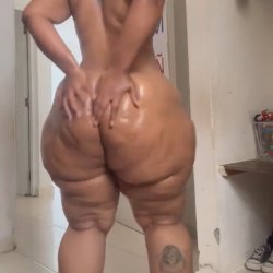 🇩🇴 SUPER THICC dominican 🇩🇴 with a mc whopper ASS!!! GAWD DAMN.