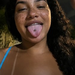 Alguém pra tributar essa vaca? Leitar gostoso pra ela