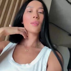 Soft tits bouncing as she leans close 🫦