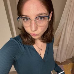 WHO HAS MORE OF HER!? KIK DUNPOPPD