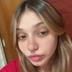 Novinha loirinha vazada sentando gostoso na pika! putinha magrinha gostosa no amador buceta vazou