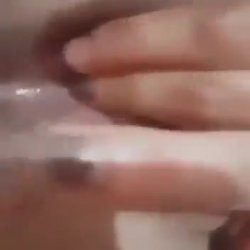 Chapina metiendose sus dedos en su bizcochito mojado 🤤🥵🥴
