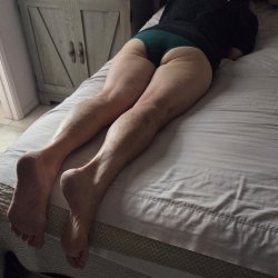SHOWING HER GREEN PANTIES
