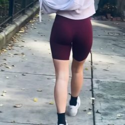 Nice booty waking 2