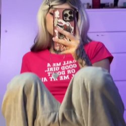OMEGLE EMO ALT SLUT MASTURBATING Barely legal 18 year old slut from reddit exposed