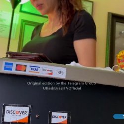 DickFlash a Asian store employee while playing lottery