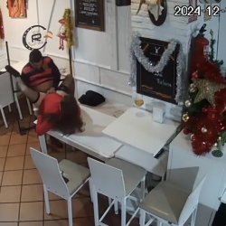 [CCTV] Restaurant Owner Always Finds Time To Fuck His Waitress After Closing
