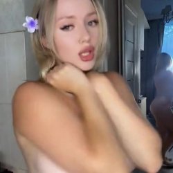 Stunning Emily Leaks 18+