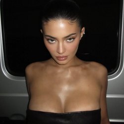Kylie jerk & cum trib