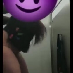Amiga casada traindo o marido no trabalho transando no vestuário da empresa