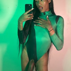 (Trans) shemale ebony skinny big dick