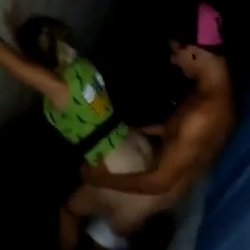 Puta filmada traindo o namorado com o desconhecido em festa