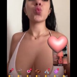 DickFlash a latina baddie on live she started twerking and rubbing her pussy until the cumshot