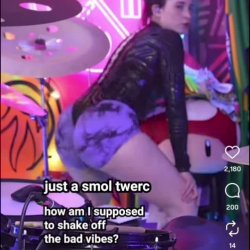 Sunfyre shaking ass