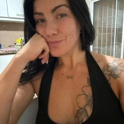 A gym girl asks you to appreciate her body