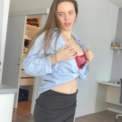 🔞 Lacy red bra teasing my perky tits & mini skirt 🍑💋 See full on OF!