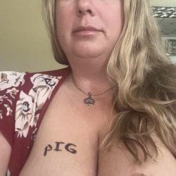 Coke girl back at it wit them pretty ass tiddys