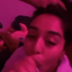 Pendeja Argentina sexy mamando enorme verga gruesa+cum y facial corrida en su cara