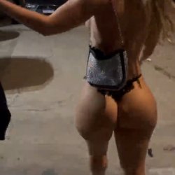 BIG ASS LATINA FLASHING IN PUBLIC WALK