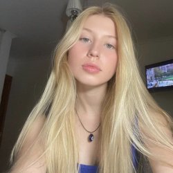 Loirinha gravou videos pra vender e acabou parando no erome