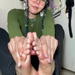 Sexy Mexican feet