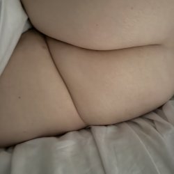 Wife’s ass please lick. She loves her asshole played with