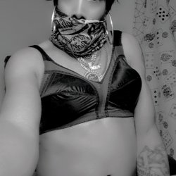 Its Fatbootyrikki@. Not phatbootyrikki