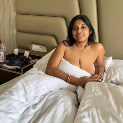 236 - Indian girl hotel sex