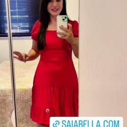 Dona de casa mostrando os peitos