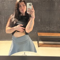 Let me take a mirror shots for you, Honey😘
