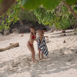 Nude towel drop prank at the beach 🤭