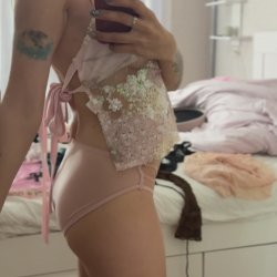🔞 Lacy pink tease on my sexy ass🍑💋 Full nude on OF