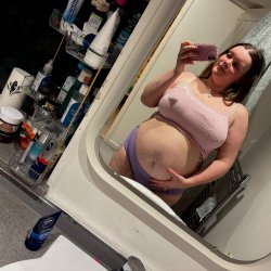 Playing with my wet pregnant pussy