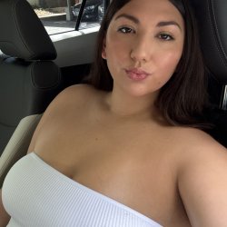 Request.. 22yr old - Texas Driver Girl.. <> Uber Driver.. <> Loves teasing with her perfect Big🍒🍑