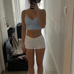 skinny babe 🤭