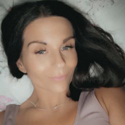 Sexy brunette slut 😈