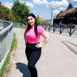 Latina expose