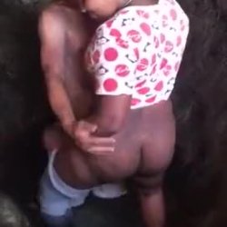 Prostituta callejera Dominicana (Que Raya tiene esa Negra)