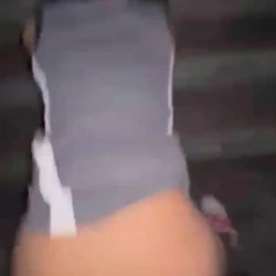 Putita argentina se deja cojer en las escaleras